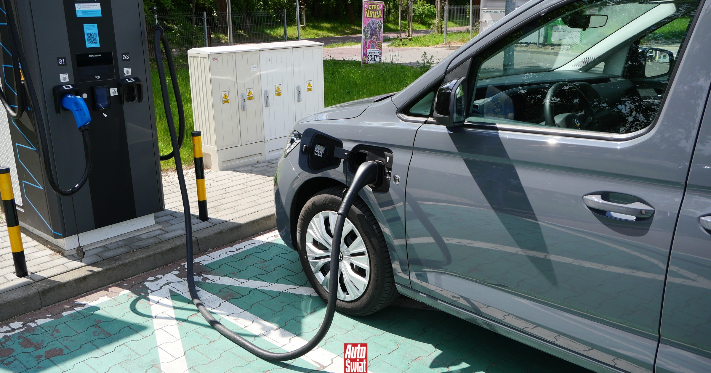 Jeździłem Volkswagenem Caddy Flexible eHybrid: to dostawczak podwójnie hybrydowy