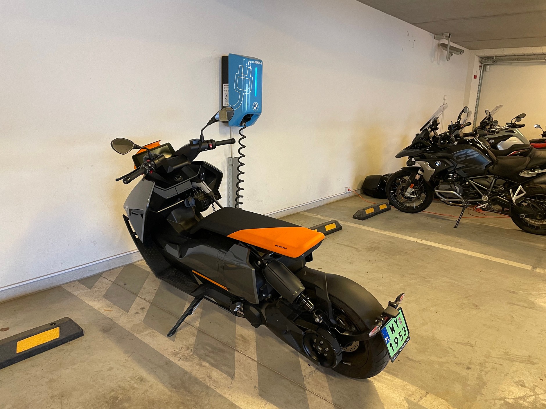 Elektryczny czy "normalny"? Sprawdziłem skutery BMW C 400 X i BMW CE 04