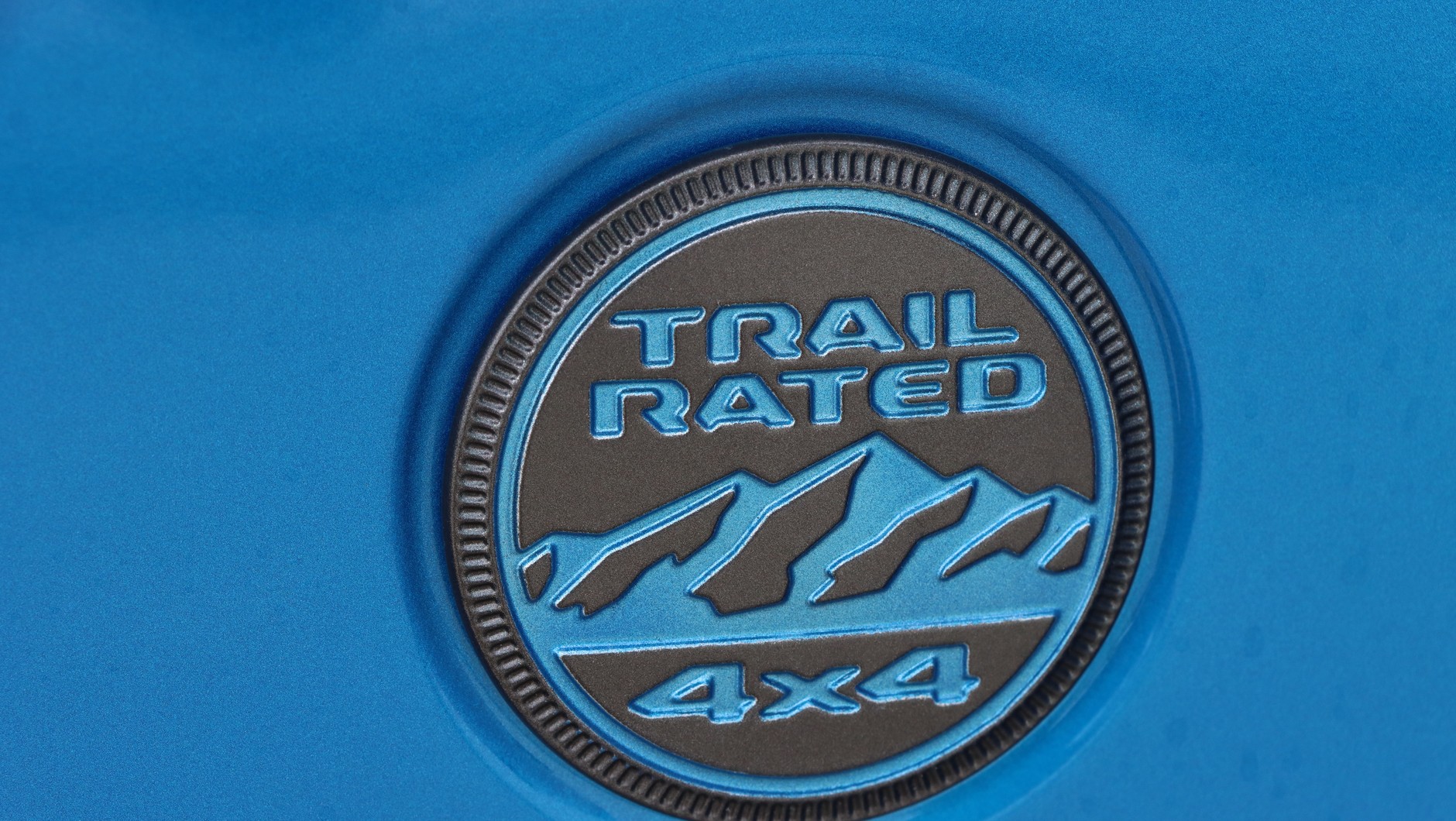 Oznaczenie Trail Rated potwierdza, że Wrangler został tak zaprojektowany, aby skutecznie przejść testy w pięciu kategoriach: trakcja, głębokość brodzenia, zwrotność, artykulacja zawieszania, prześwit.