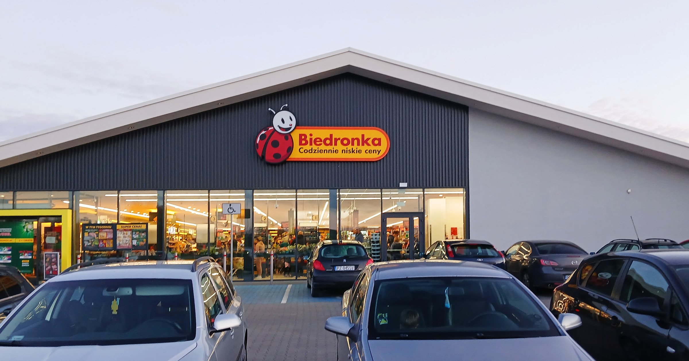 Biedronka testuje nowy system parkingowy (zdjęcie poglądowe)