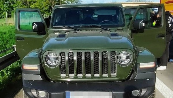 Kamuflaż Jeepa Wranglera nie zadziałał. Policja z Wrocławia namierzyła złodzieja