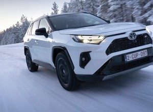 Jeździłem Toyotą RAV4 w nowej wersji GR Sport. Czy warto zapłacić za nią aż tyle?
