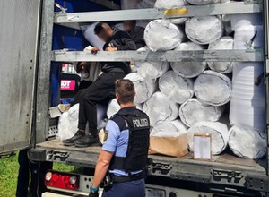 Zaczęli machać do innych kierowców. Policja natychmiast wkroczyła do akcji