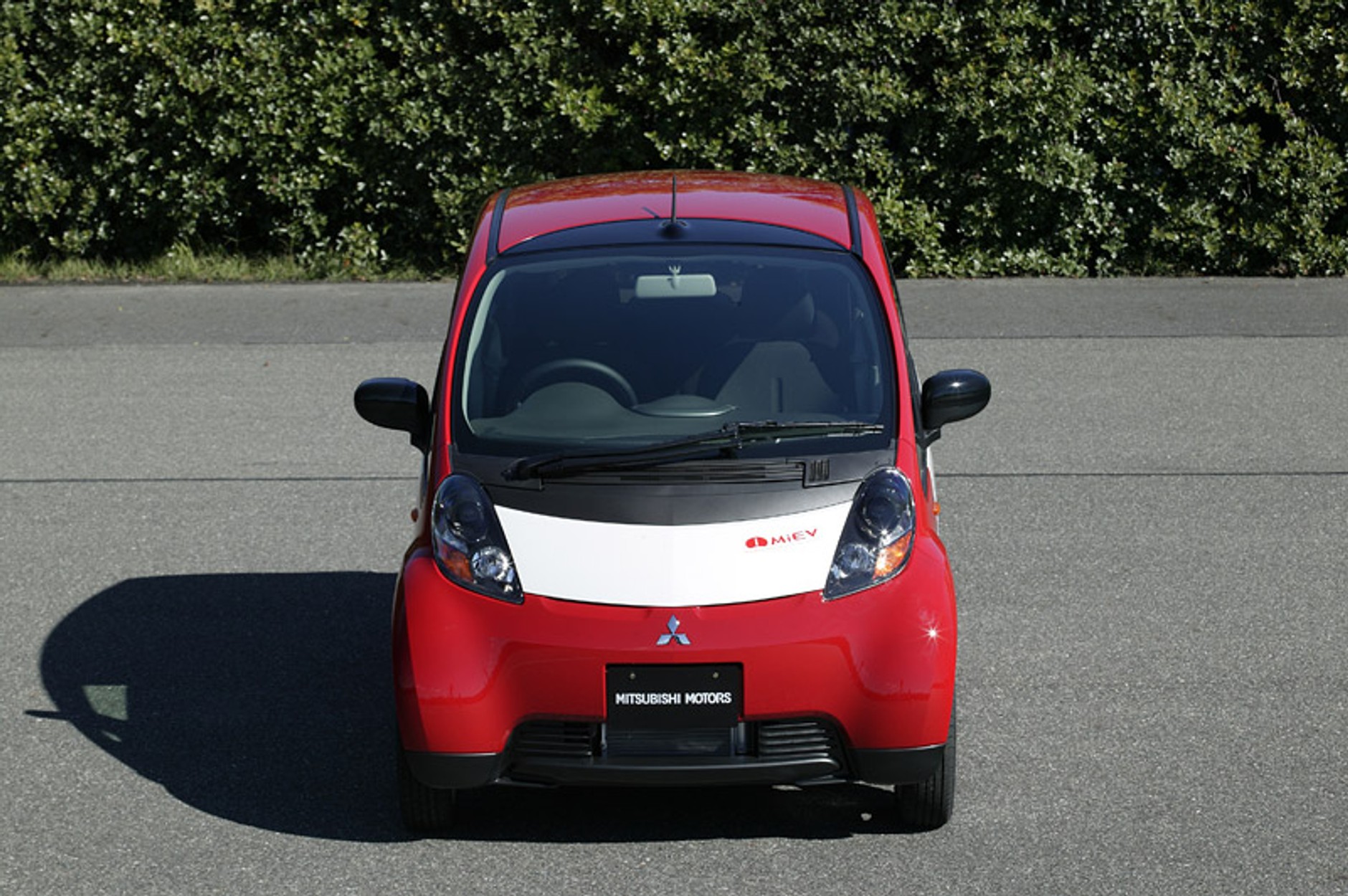 Mitsubishi: zainteresowanie elektrycznym i-MiEV zmusza producenta do zwiększenia produkcji