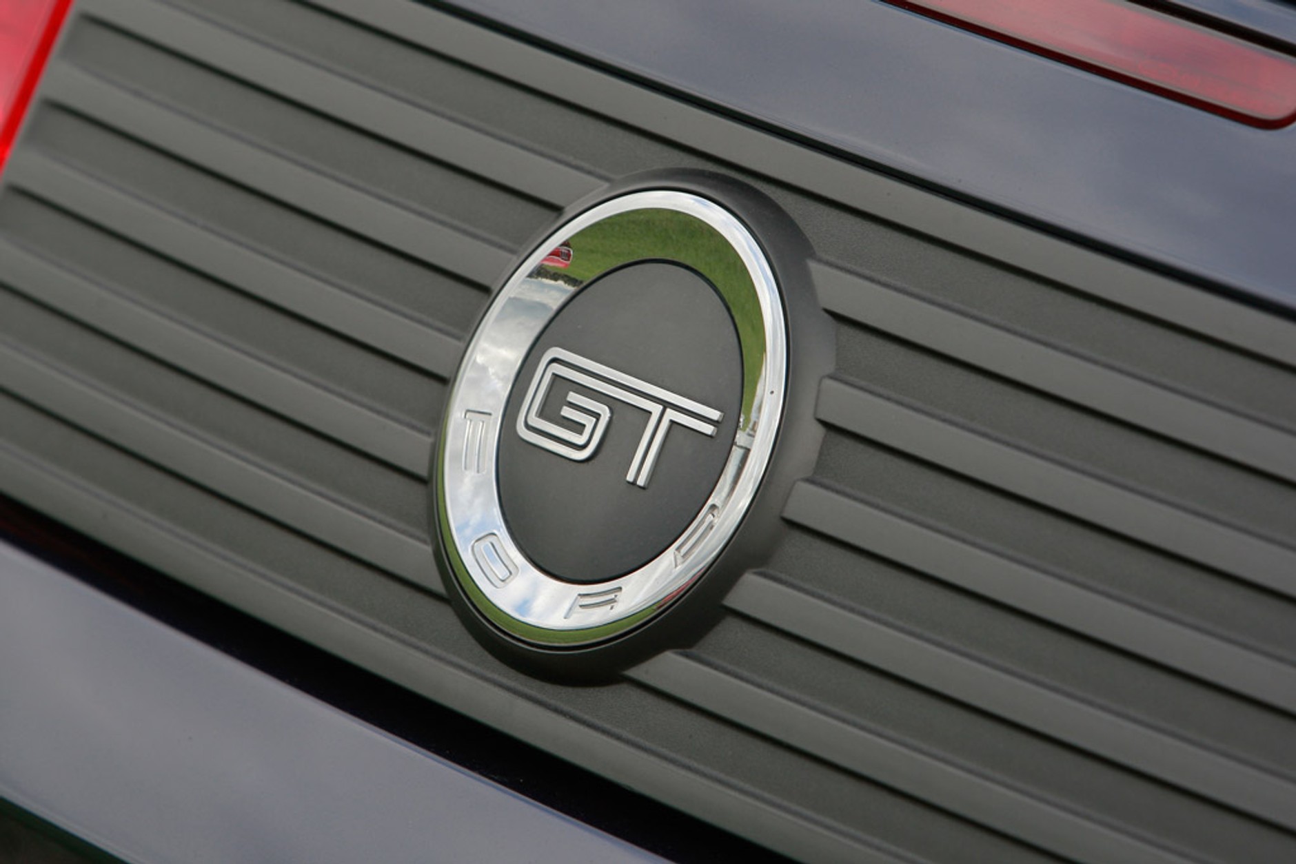 Ford Mustang I kontra Mustang V: klub koni mechanicznych