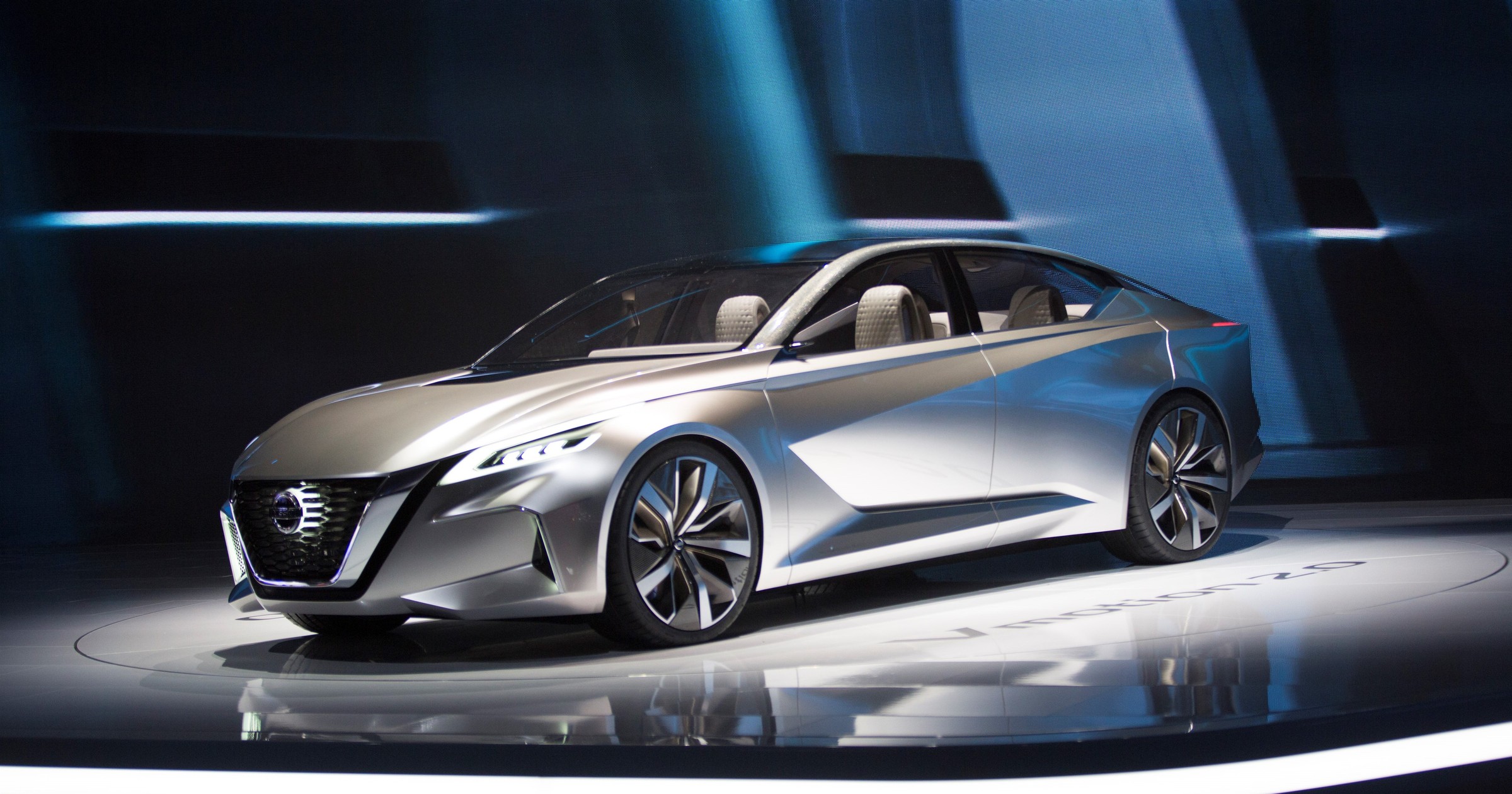 Koncepcyjny Nissan Vmotion 2.0