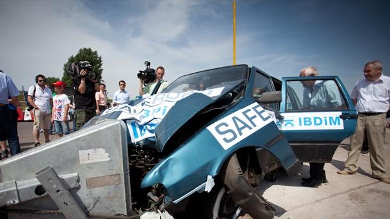 Crashtest barier drogowych - Czy może być bezpieczniej?