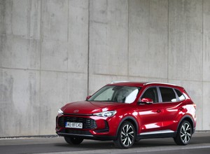 MG ZS Hybrid+. Najtańszy hybrydowy SUV na rynku ma w sobie coś z Poloneza