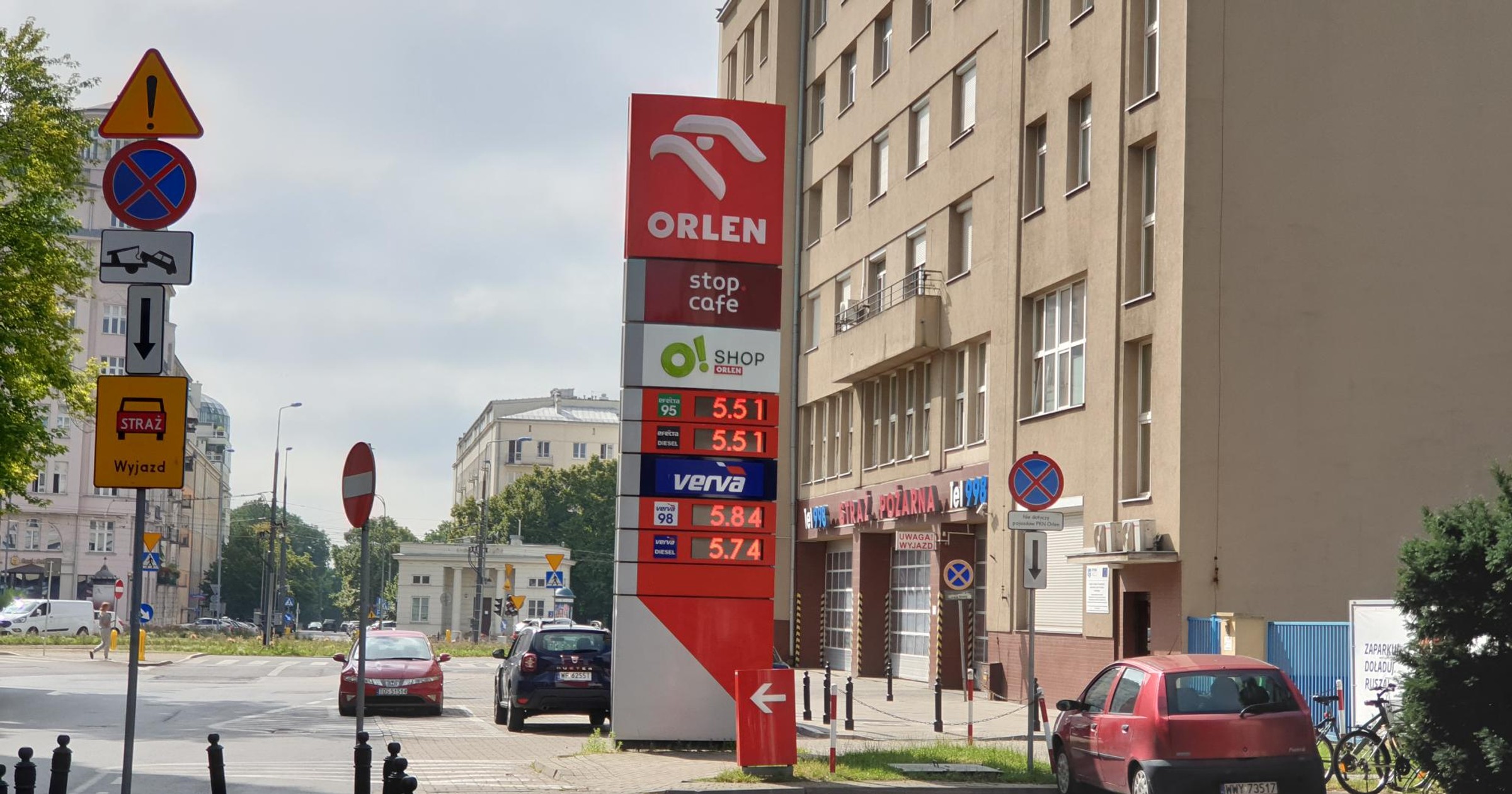 Ceny paliw na warszawskiej stacji po obniżce o 15 groszy za litr. Co ciekawe, w poniedziałek 5 lipca wciąż pozostały na obniżonym poziomie