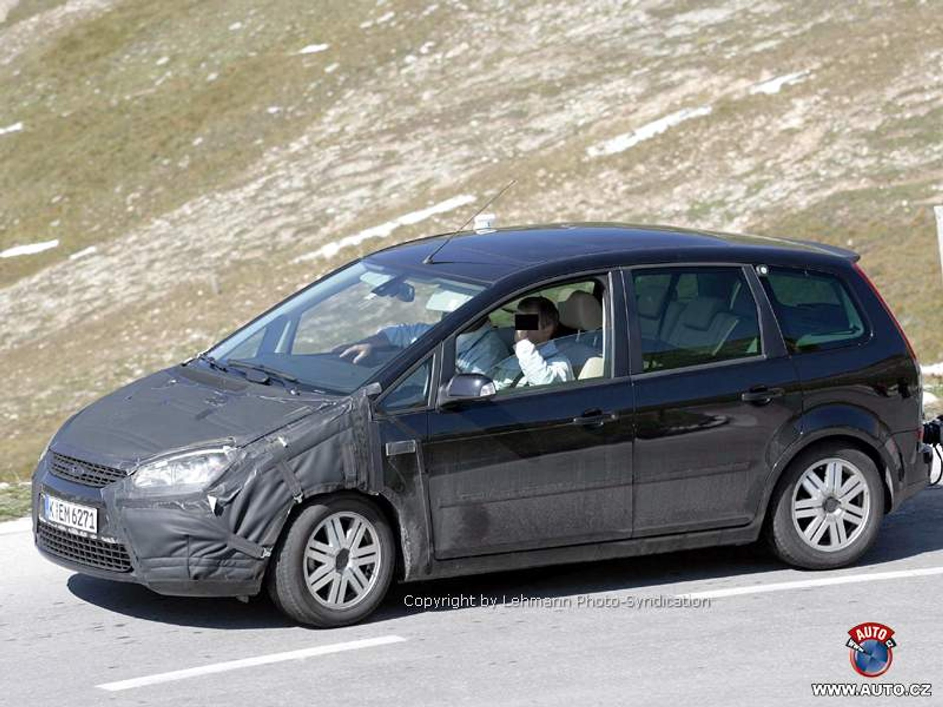 Zdjęcia szpiegowskie: face lifting Focusa C-Max