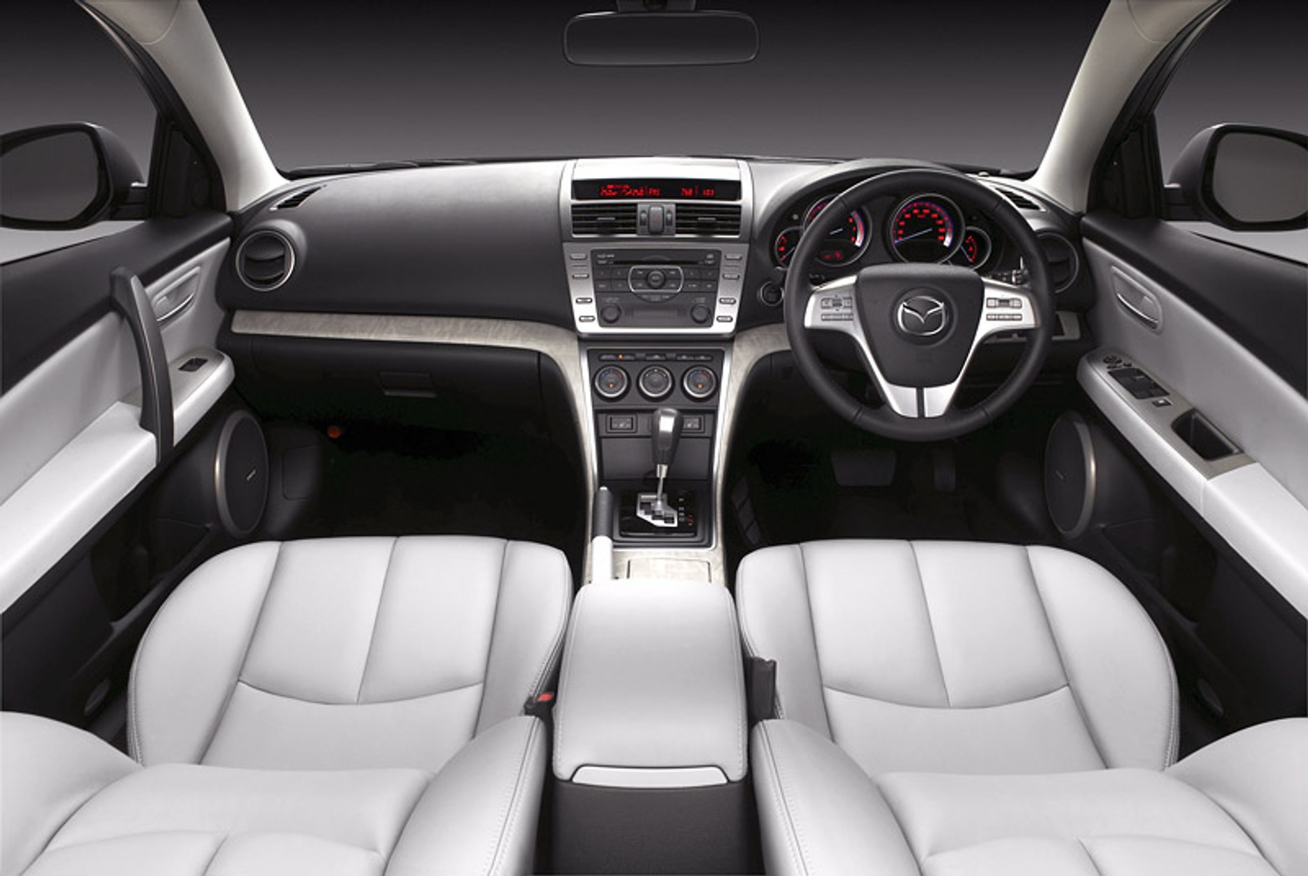 Tokio Motor Show 2007: Mazda Atenza – usportowiona szóstka dla rynku japońskiego