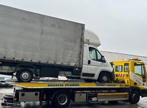 Ten Fiat nie wiózł żadnego towaru. Kierowcy zorientowali się, do czego naprawdę służy