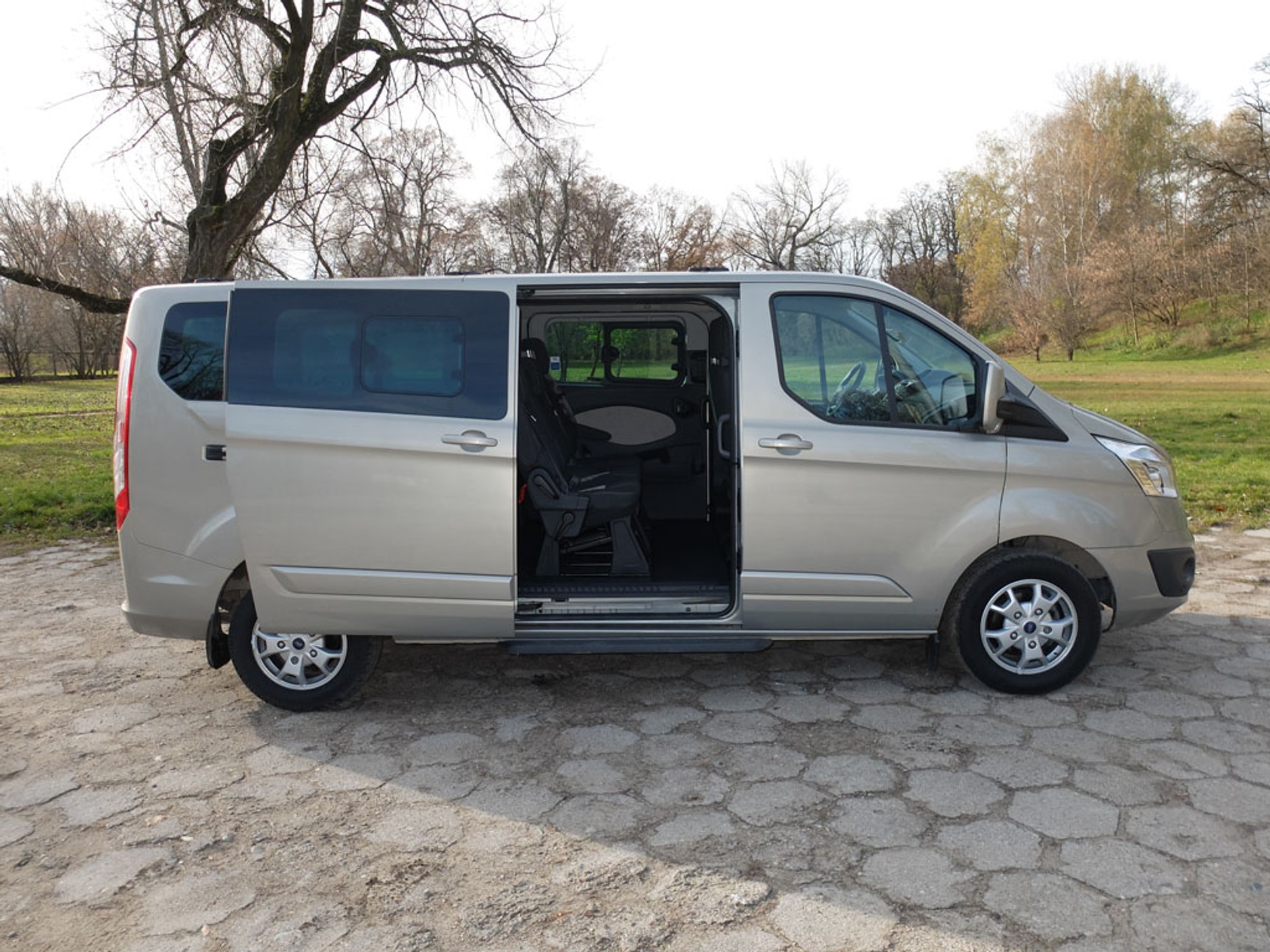 Test Forda Turneo Custom: osobówka formatu XXXL