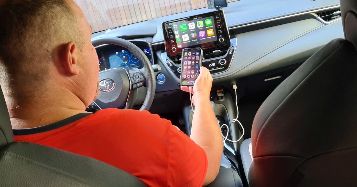 Android Auto i CarPlay w samochodzie