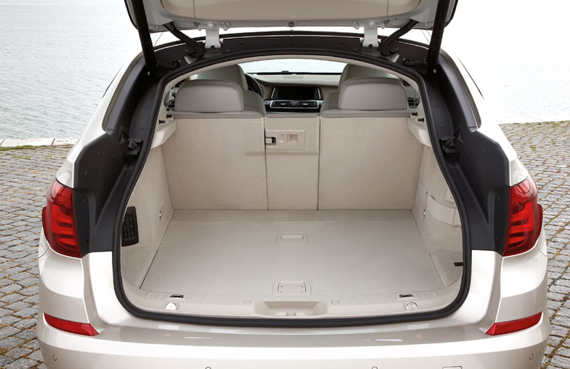 IAA Frankfurt 2009: BMW 5 GT – pierwsze wrażenia (fotogaleria)