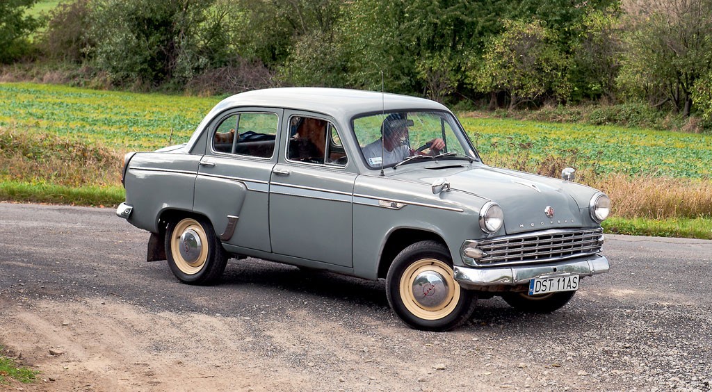 Moskwicz 403 (1962-1965). Najprościej mówiąc, to Moskwicz 407 z elementami przyszłego 408.