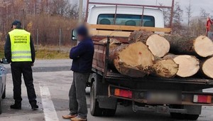 Kierowca przesadził z ładunkiem i alkoholem. Został zatrzymany po pościgu