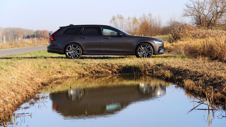 Volvo V90 T8 Ultra Dark
