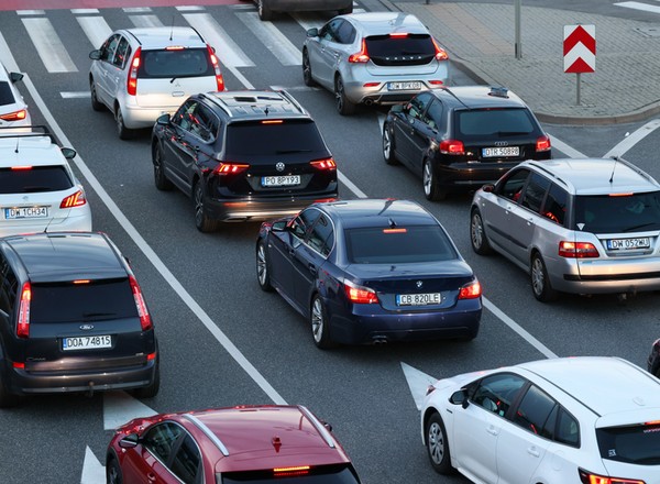 Wyrok na producentów spalinówek odroczony. Oto co oznacza ostatnia decyzja KE
