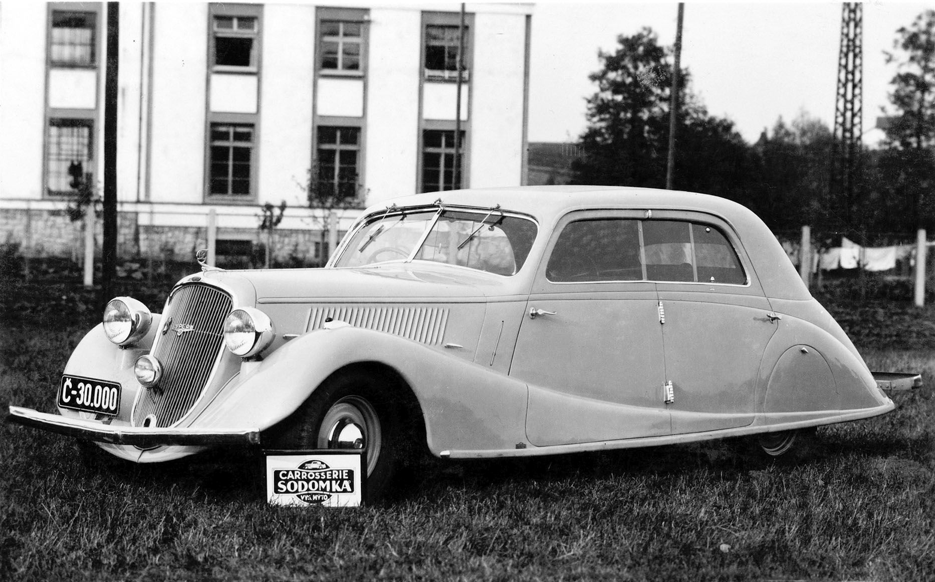 80 lat Skody Superb