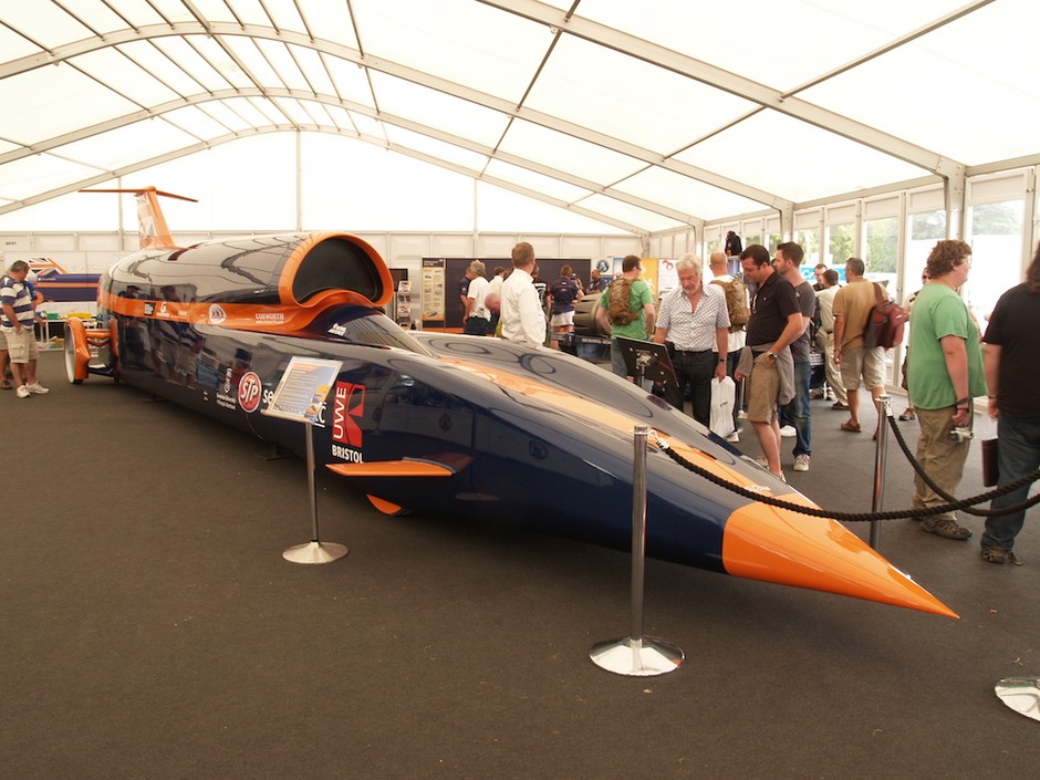 Bloodhound SSC na Festiwalu w Goodwood. To jest oryginał, do warszawy przyjedzie replika.