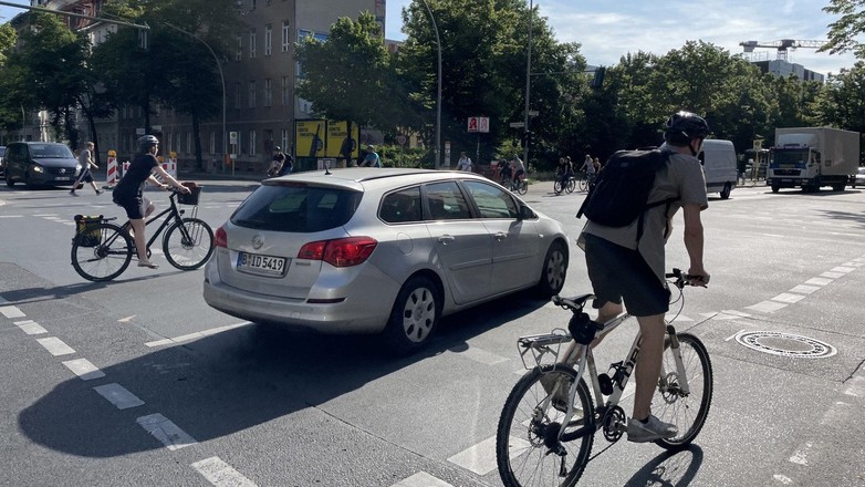 Rowerzysta na ulicy w Berlinie