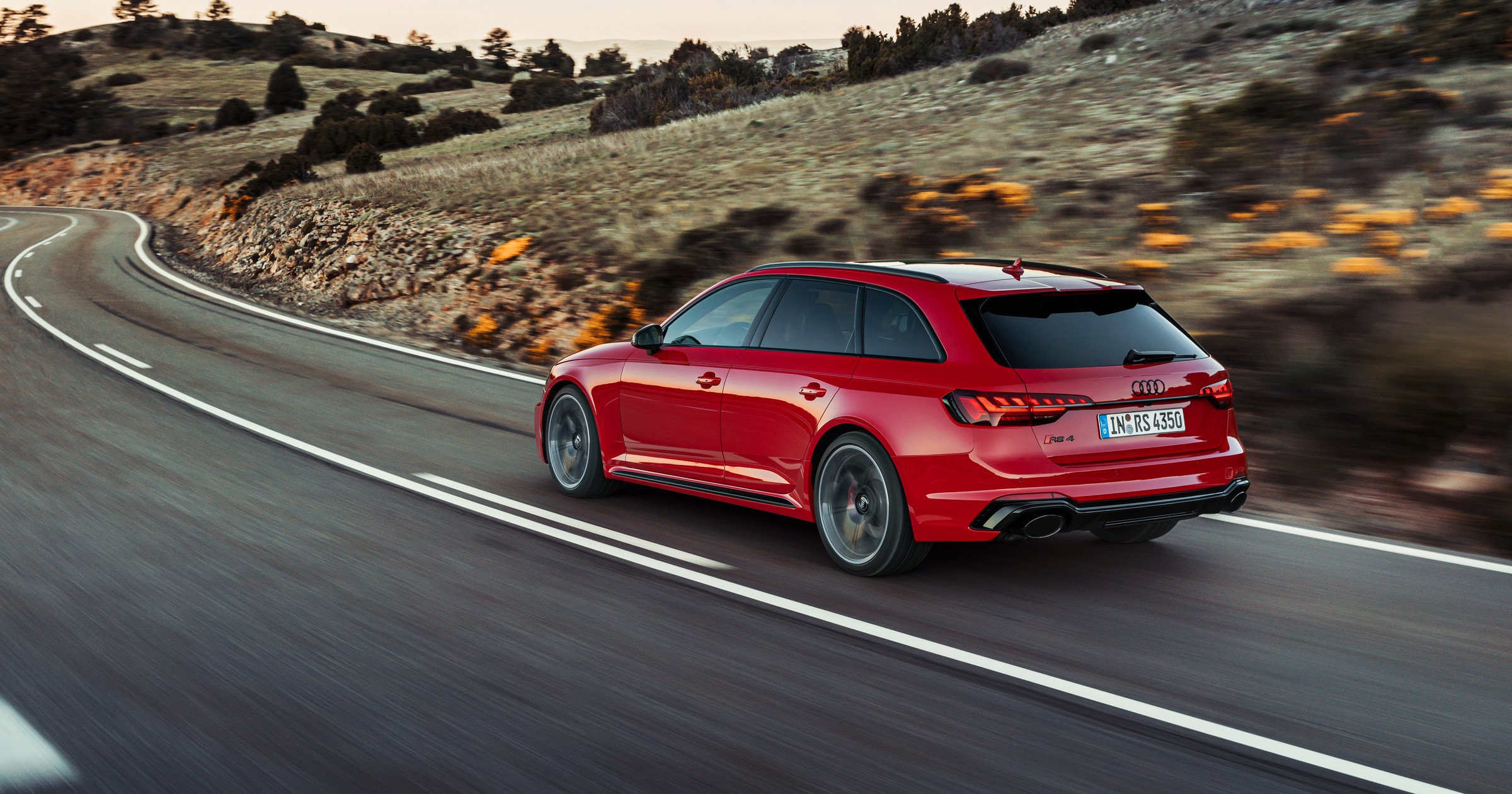 Nowe Audi RS 4 Avant – szybsze i naszpikowane nową elektroniką