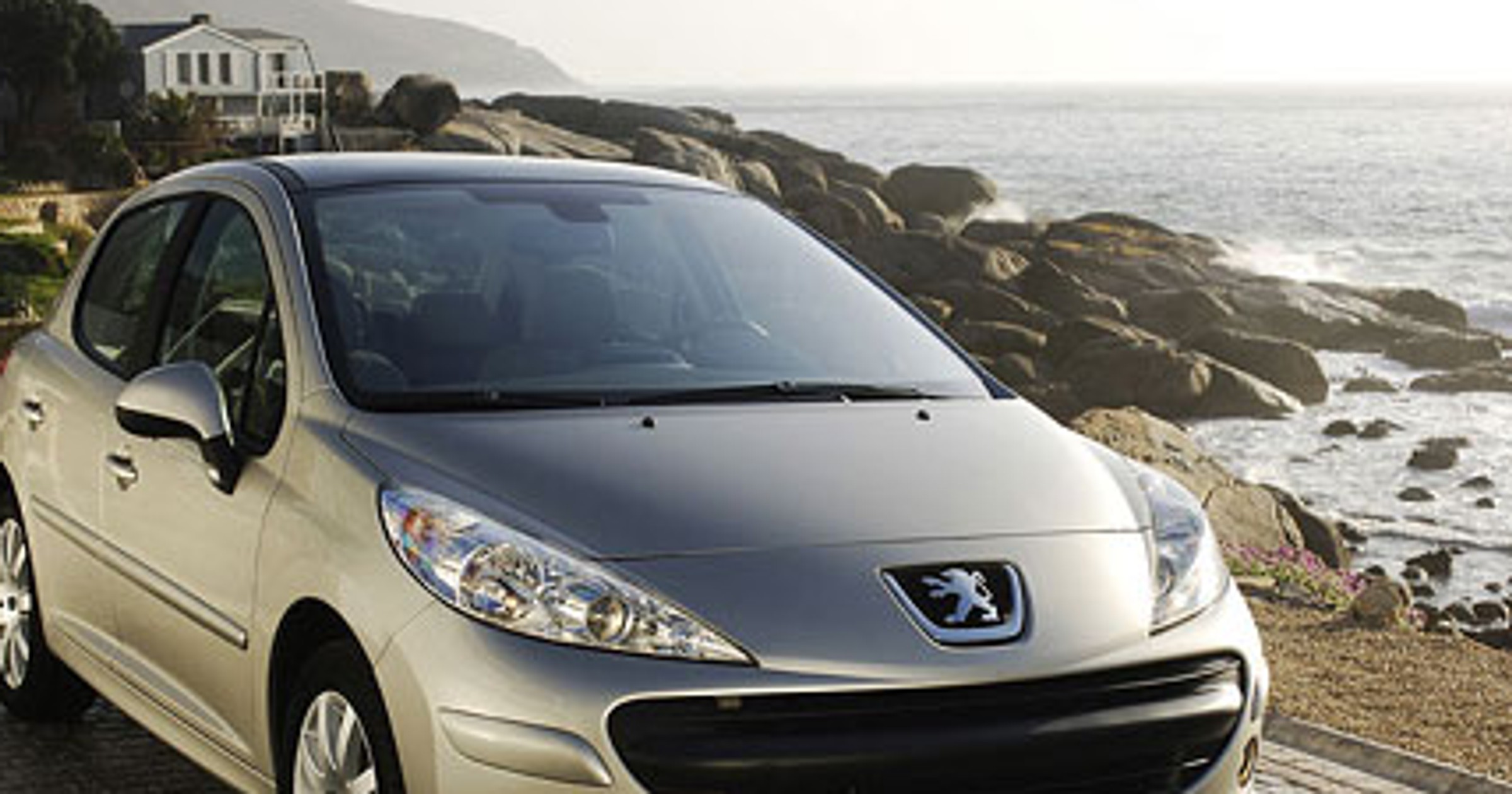 Peugeot 207 – lampy oświetlające zakręt