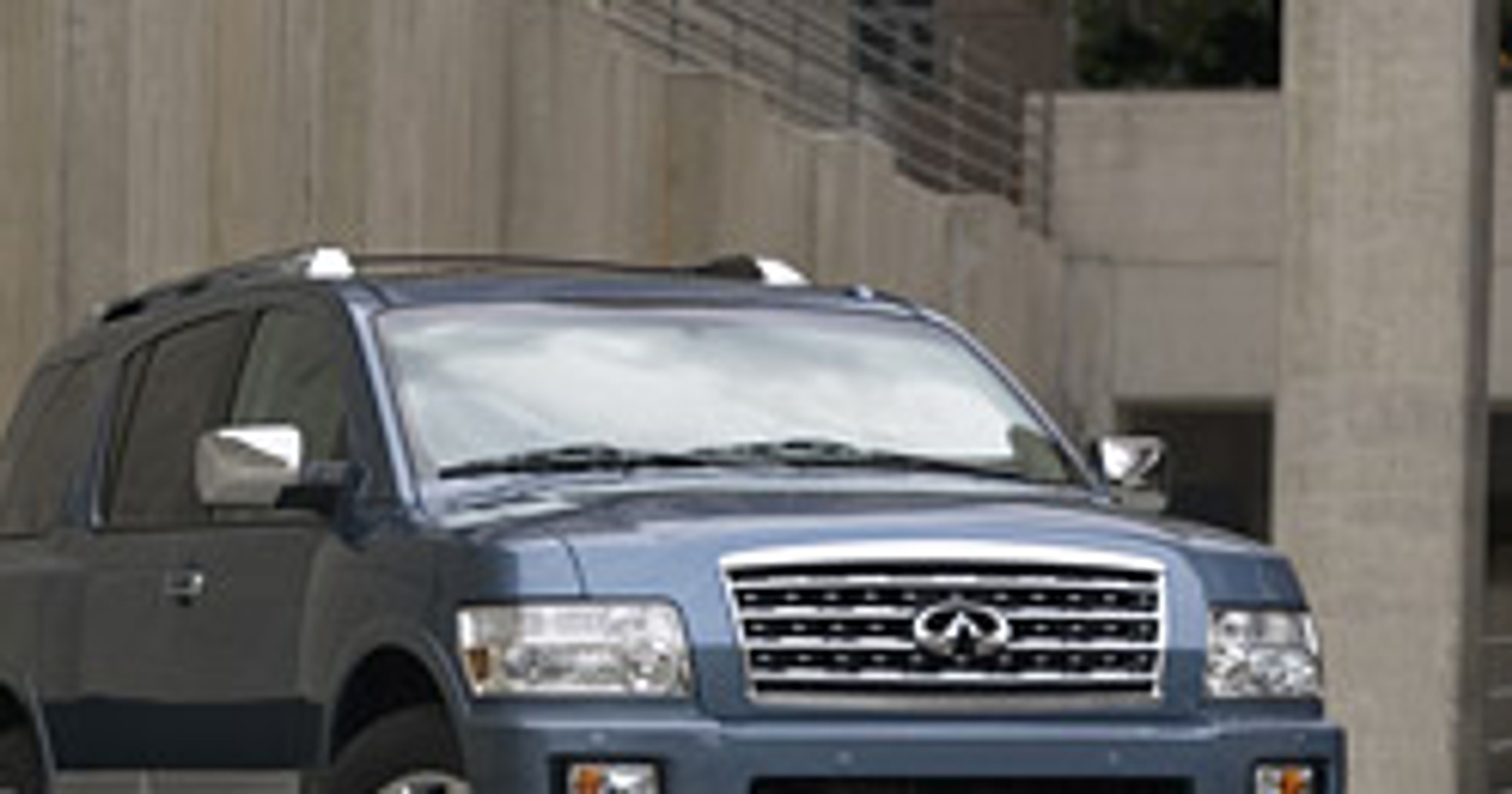 Odmłodzone Infiniti QX56