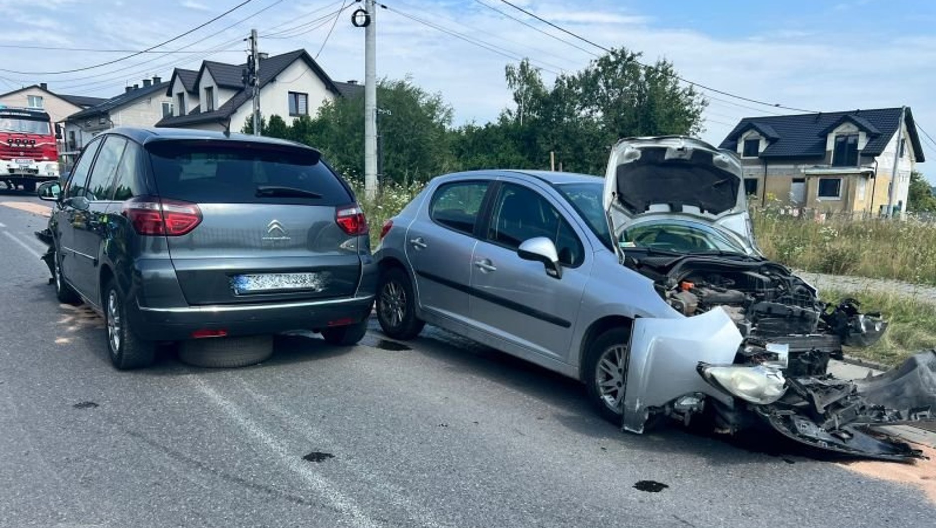 Kierująca Peugeotem specjalnie spowodowała kolizję drogową