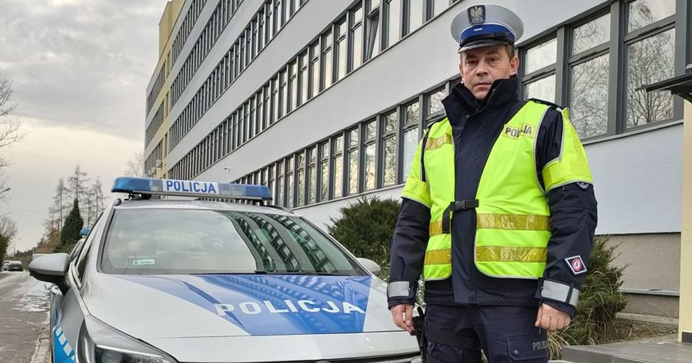 Policjant z konińskiej drogówki pomógł odebrać poród na autostradzie A2