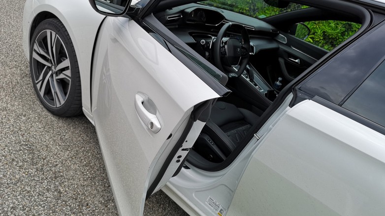 Peugeot 508 bezramkowe drzwi
