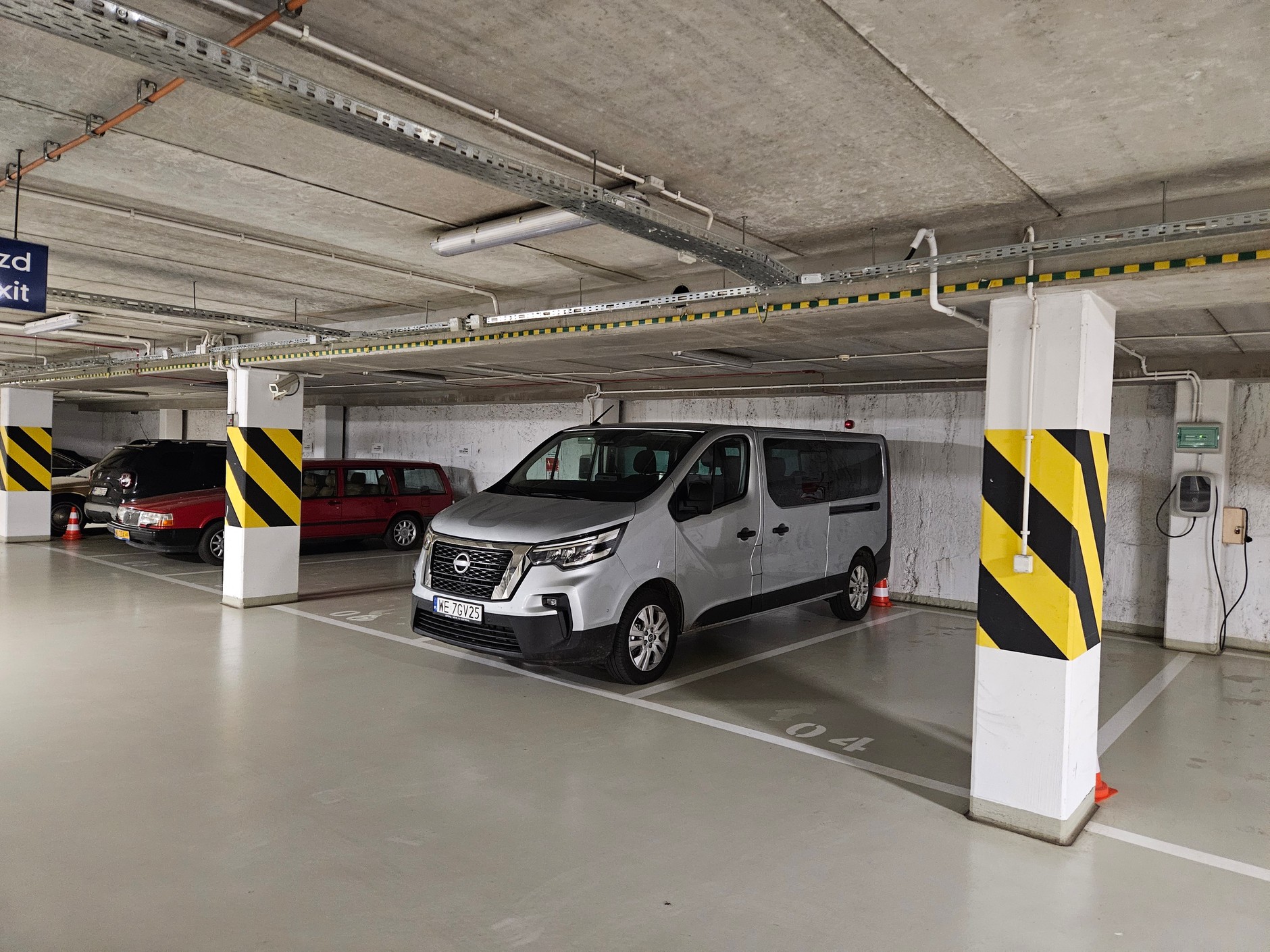 Nissan Primastar to jedno z dwóch największych aut, którymi da się jeszcze wjechać do standardowego garażu.