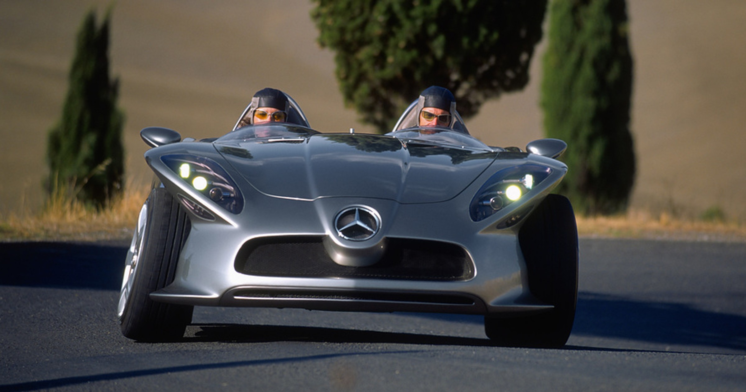 Mercedes F 400 Carving