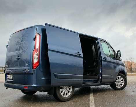 Ford Transit Custom plug-in – miejski dostawczak