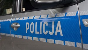 Przez trzy godziny siedziała na przystanku z dwójką dzieci. Wszystko widział kierowca autobusu