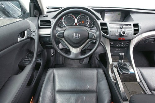 Honda Accord, Mazda 6 i Citroen C5 kontra VW Passat - Porównanie 4 kombi klasy średniej