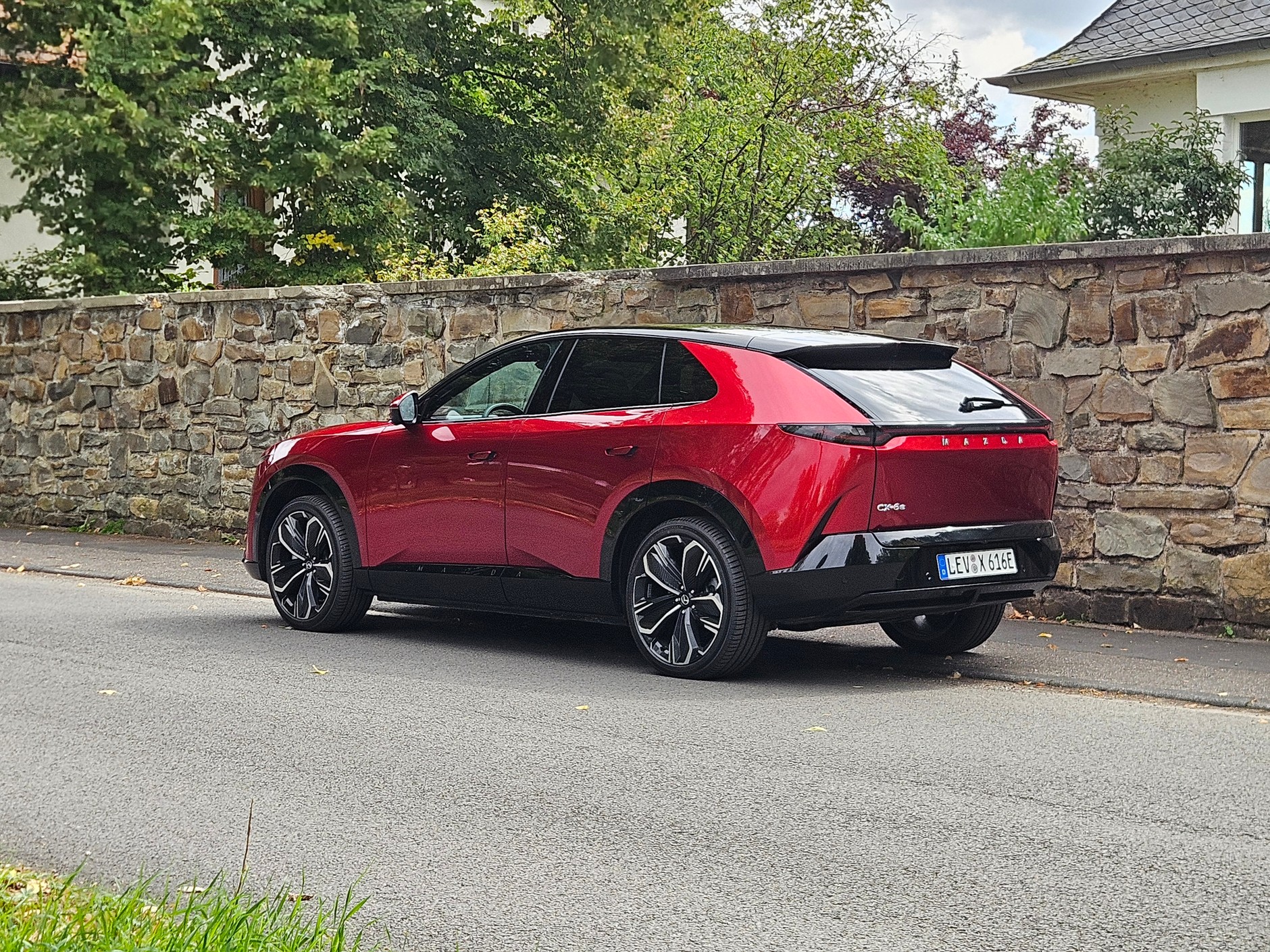 Mazda CX-6e 