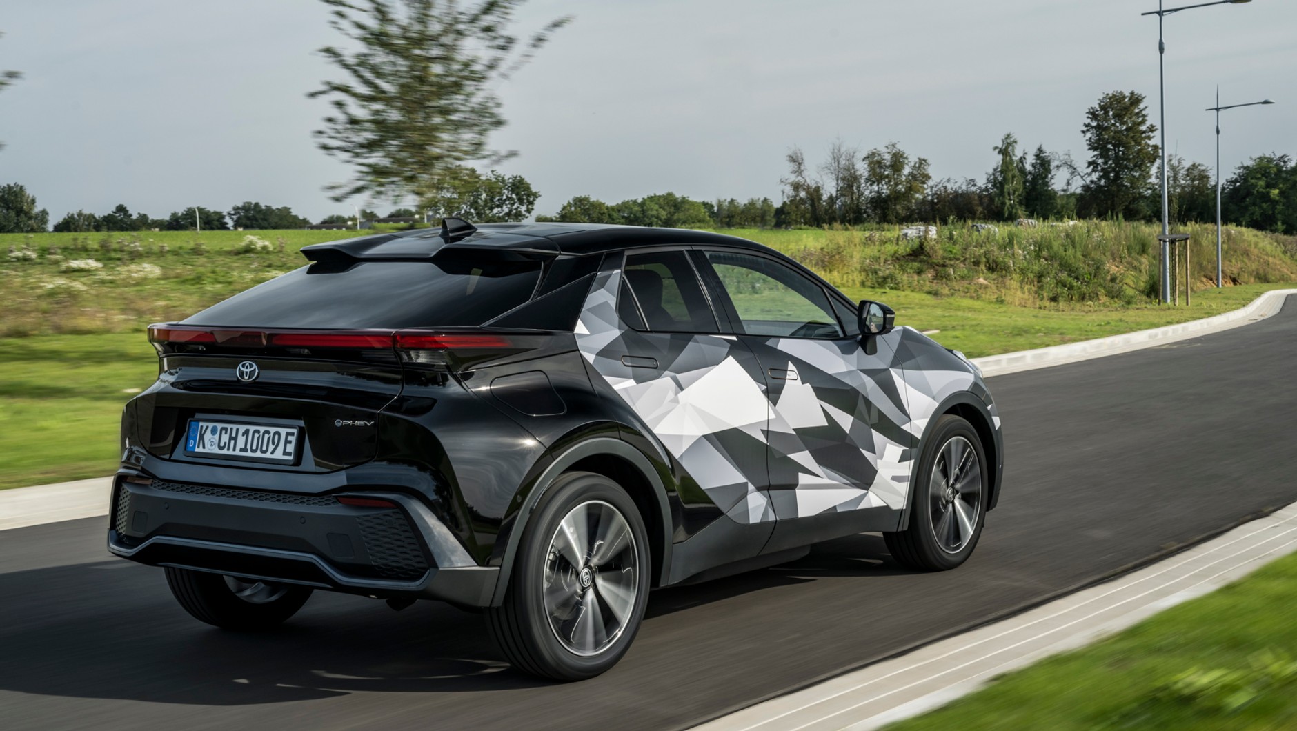 Nowa Toyota CHR Plug-in Hybrid