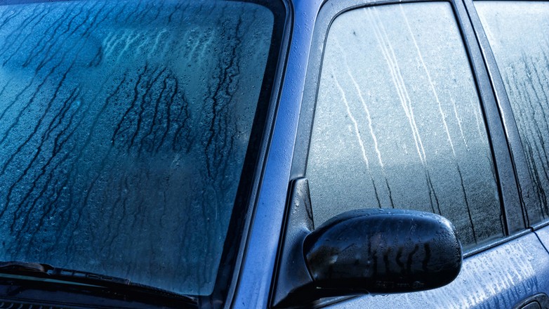 Zaparowane szyby w samochodzie 