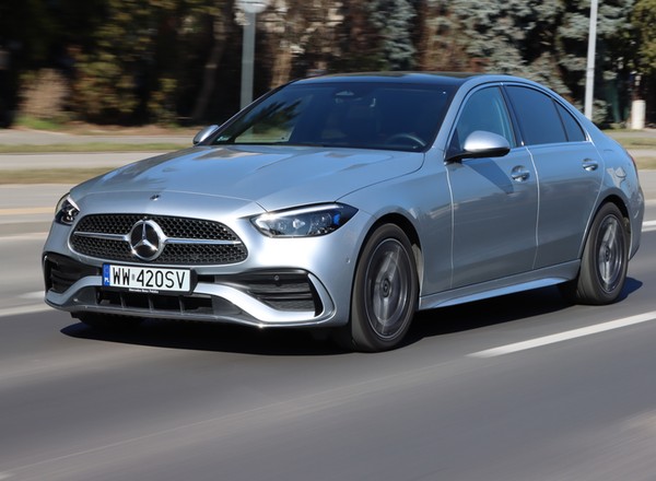 Taką hybrydą można jeździć z przyjemnością. Test Mercedesa C 300 e