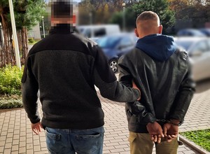 Porządkujący drogę zatrzymali karawan. To był dopiero początek