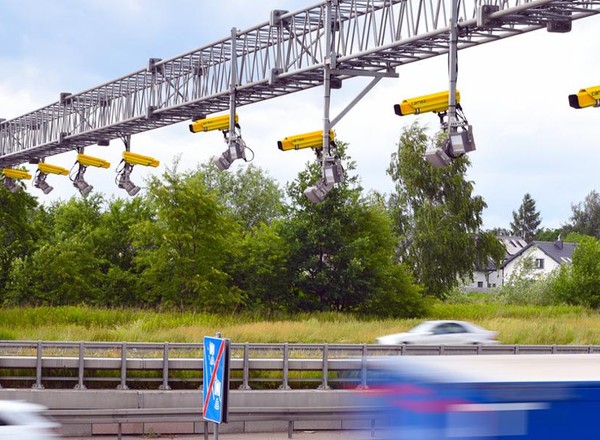 Urządzenia do kontroli kierowców zaleją Polskę. Tylko OPP na niemal 400 km szybkich dróg
