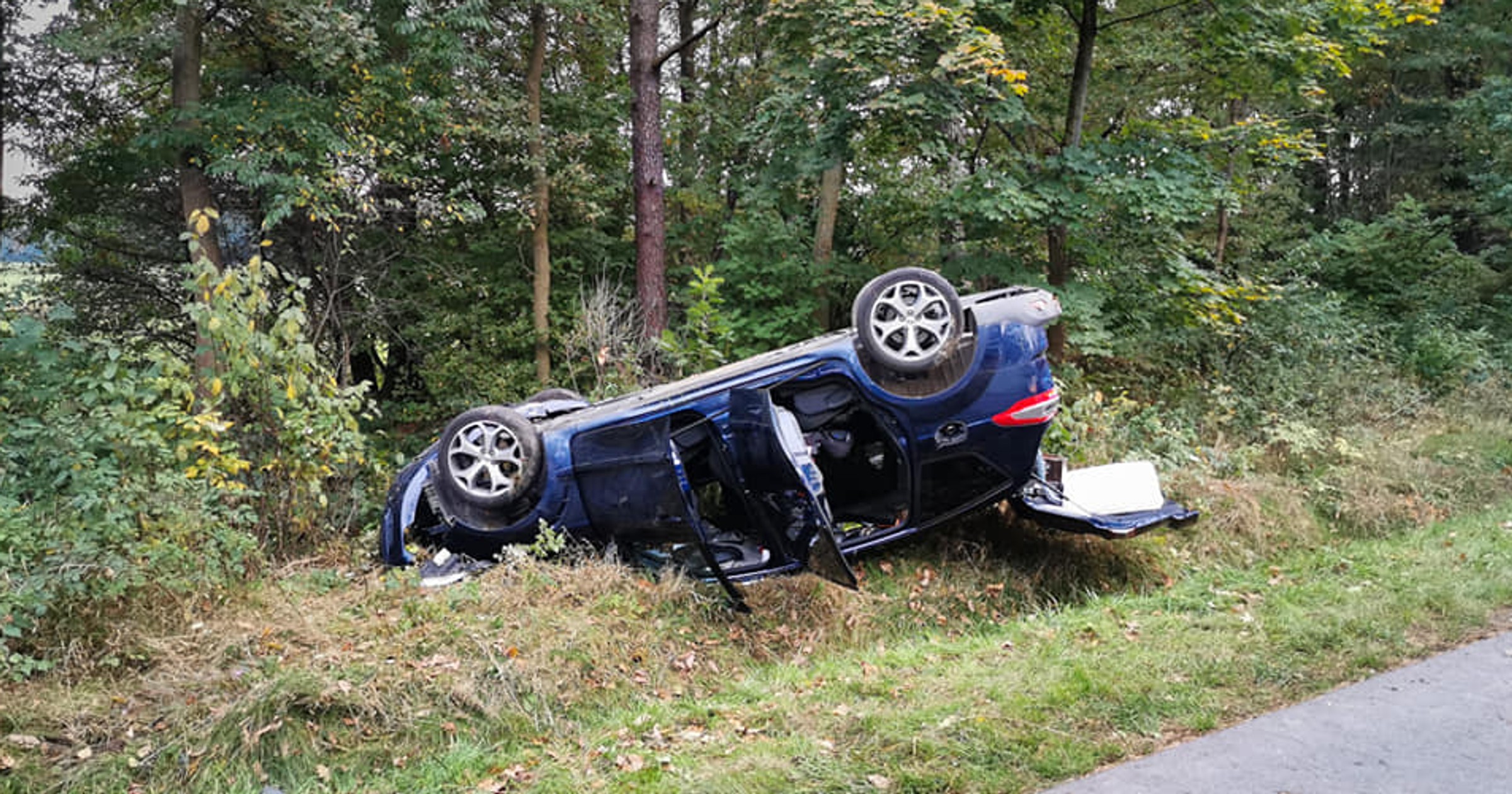 Kędzierzyn-Koźle: Groźny wypadek. Ford dachował (Facebook, OSP KSRG Cisowa)