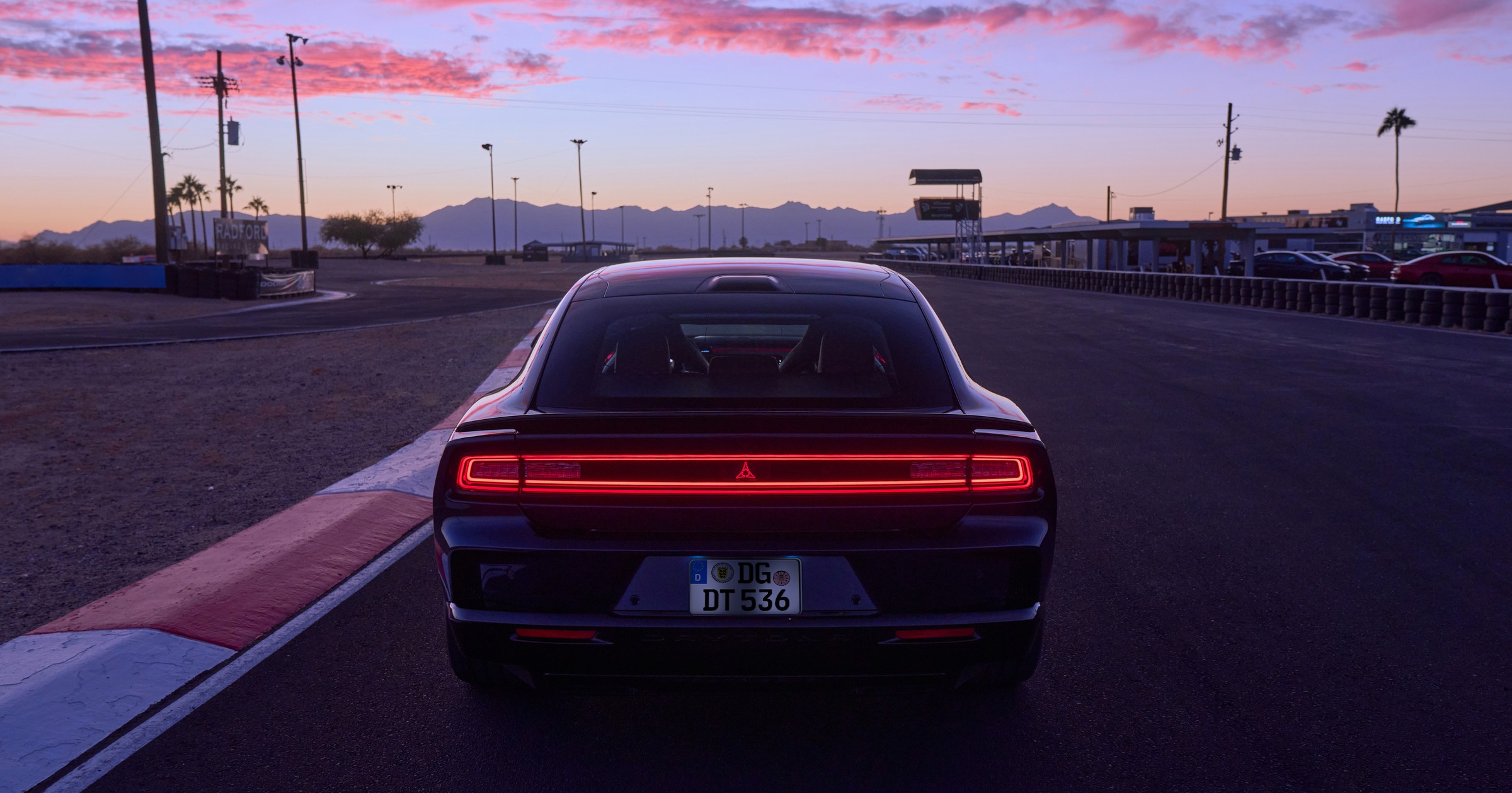 Nowy Dodge Charger
