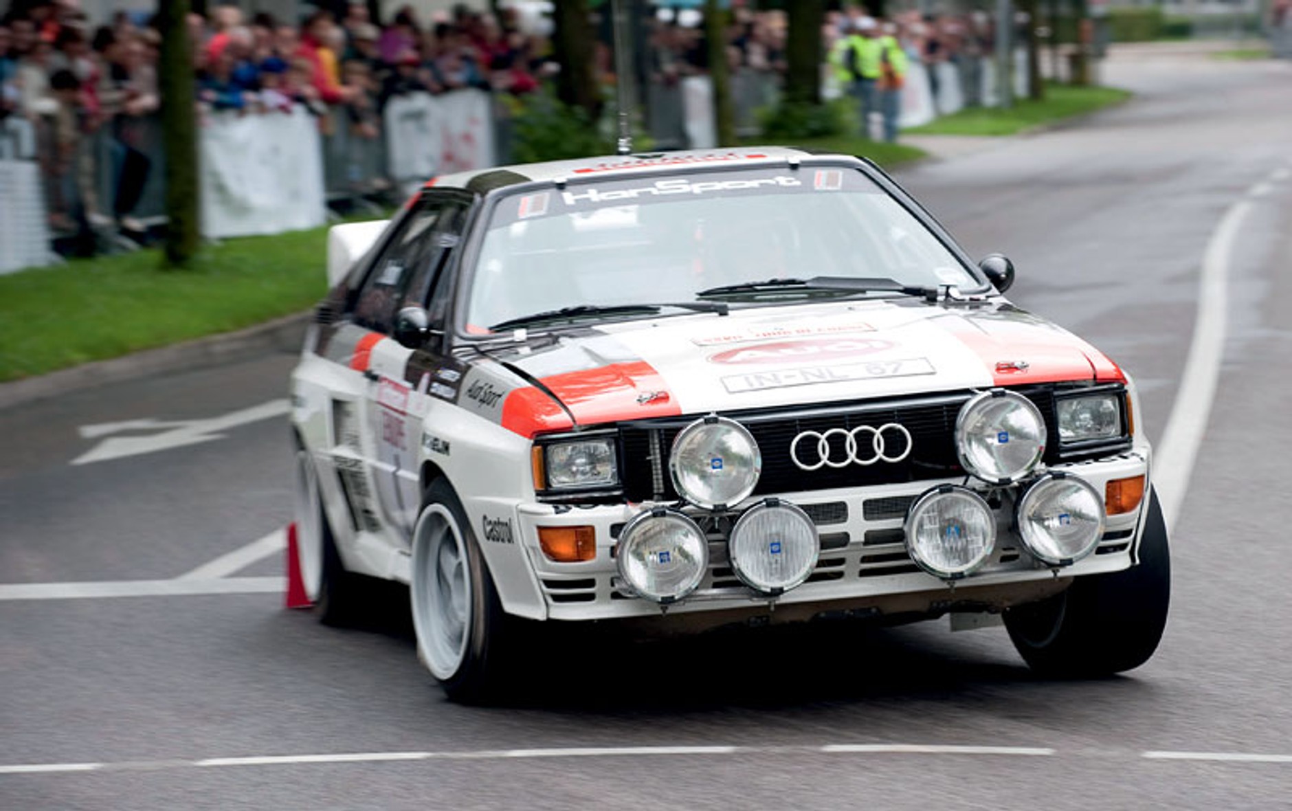 Géniové zatáček: Výstava soutěžních vozů skupiny B v továrním muzeu Audi