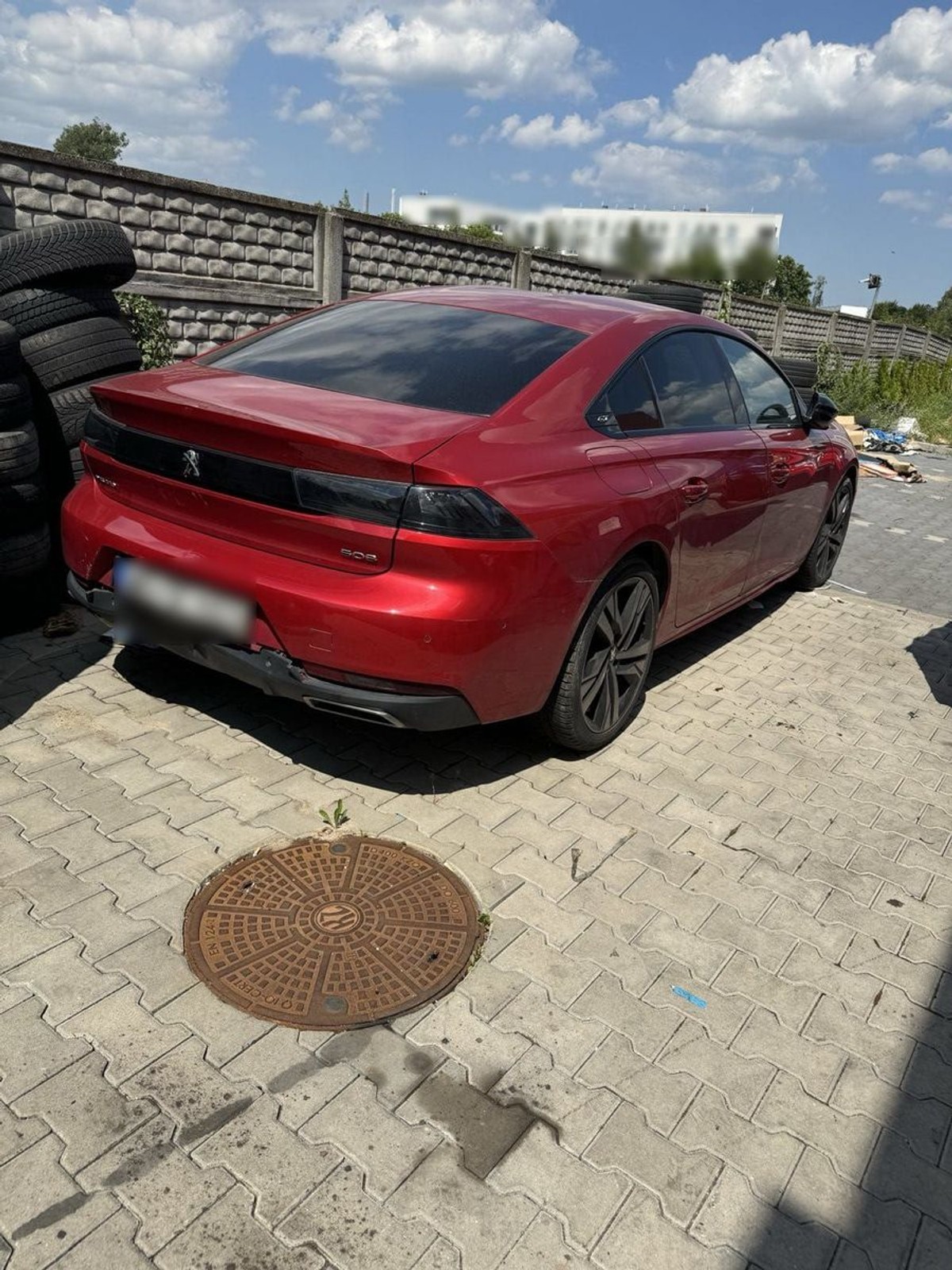 Policjanci sprawdzili prawie sto miejsc. Odzyskali siedem skradzionych samochodów