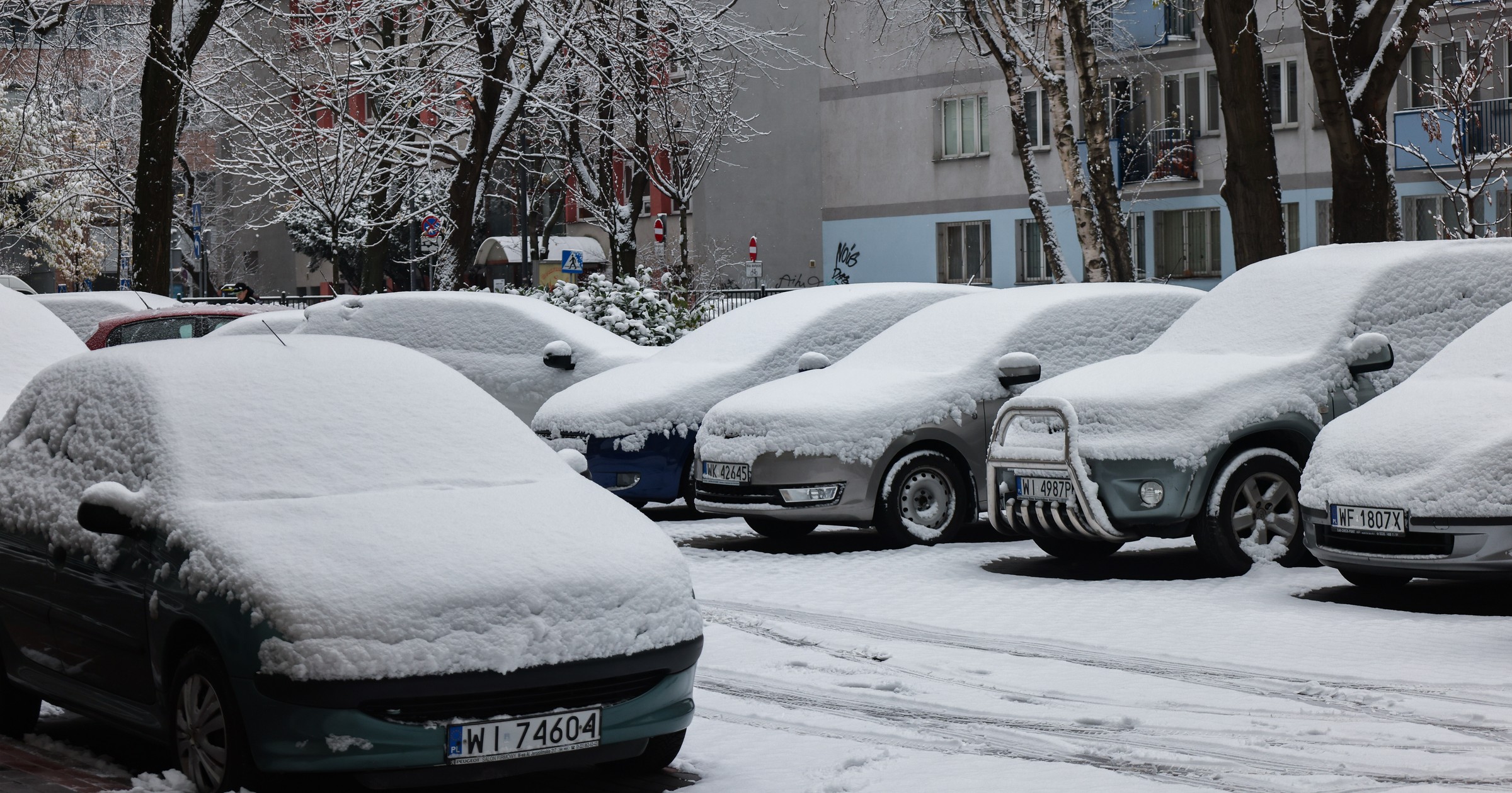 Co grozi za rozgrzewanie silnika na postoju? Wielu o tym nie wie