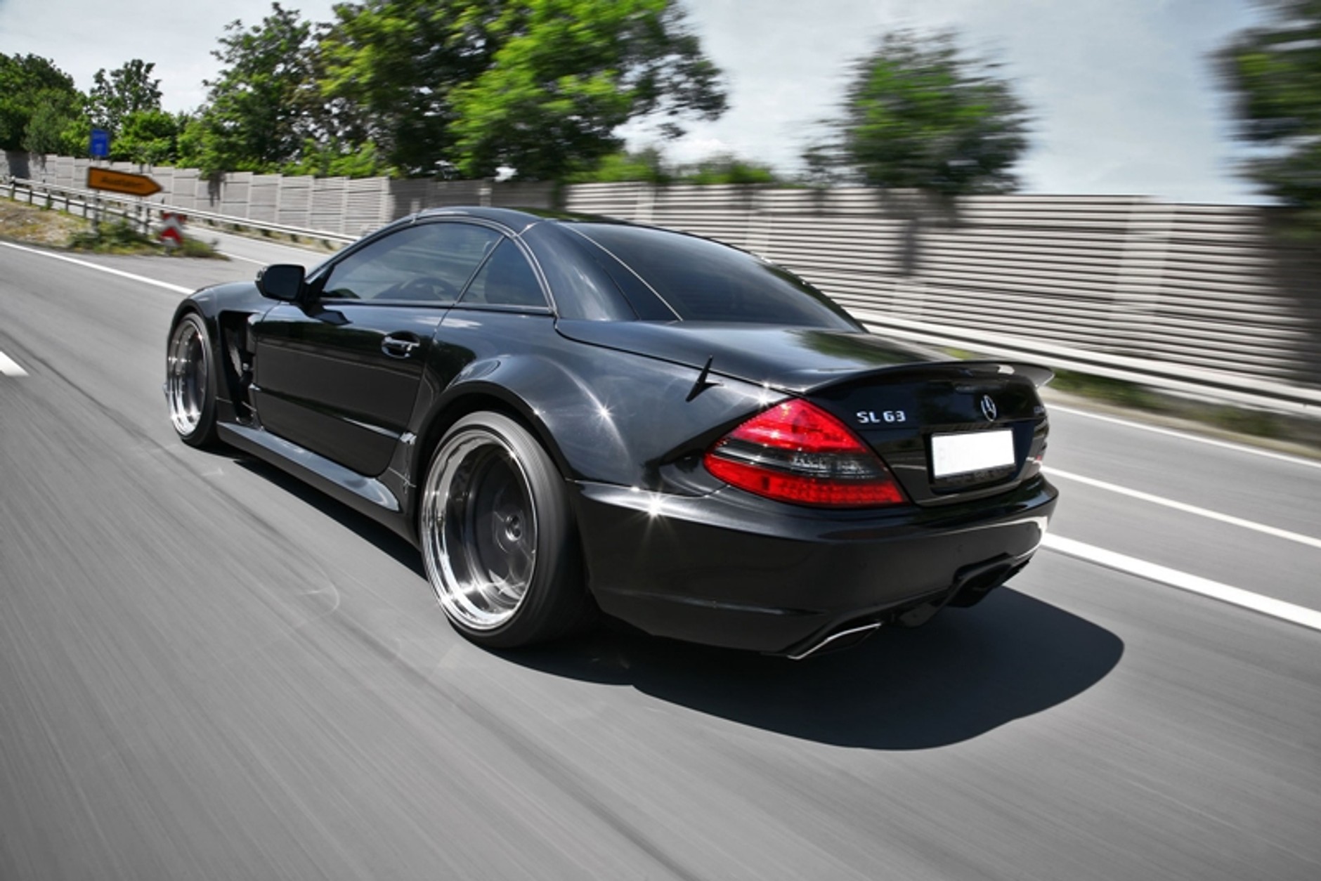 Ten Mercedes SL63 AMG kosztuje że ho, ho