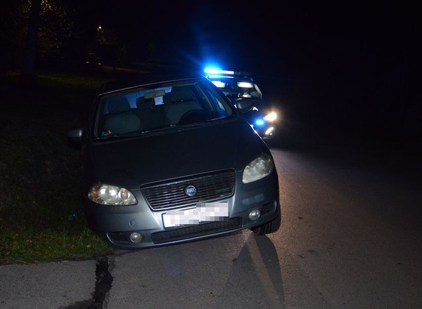 Kierowca Fiata wjechał do rowu. Policjanci nie mieli wątpliwości, dlaczego